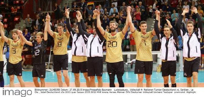 Ludwigsburg , Volleyball 4- Nationen Turnier Deutschland vs. Serbien , La Ola , Jubel Deutschland