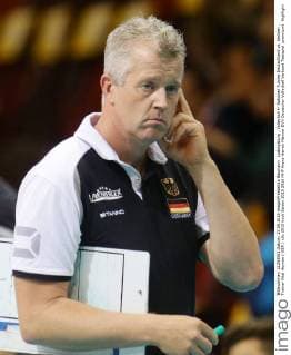Ludwigsburg , Volleyball 4- Nationen Turnier Deutschland vs. Serbien , Trainer Vital Heynen ( GER )