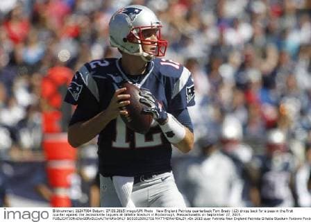 New England Patriots quarterback Tom Brady (12) drops back for a pass in the first quarter against the Jacksonville Jaguars at Gillette Stadium in Foxborough, Massachusetts on September 27, 2015.  BOS2015092701 MATTHEWxHEALEY
