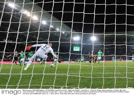 Stephane Ruffier - Loic Perrin - Florentin Pogba (saint etienne) vs Hatem Ben Arfa (nice) FOOTBALL : AS Saint Etienne vs OGC Nice - Ligue 1 2015 2016 - 27 09 2015 FredericChambert Panoramic 