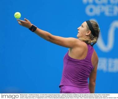 Victoria Azarenka of Belarus serves against Lauren Davis of the United States in their first round match of the women s singles during the 2015 WTA Tennis Damen Wuhan Open tennis tournament in Wuhan city, central China s Hubei province, 27 September 2015. Victoria Azarenka defeated Lauren Davis 2-0 (6 2, 7 6). Victoria Azarenka beats Lauren Davis at Wuhan Open  20150927_37442
