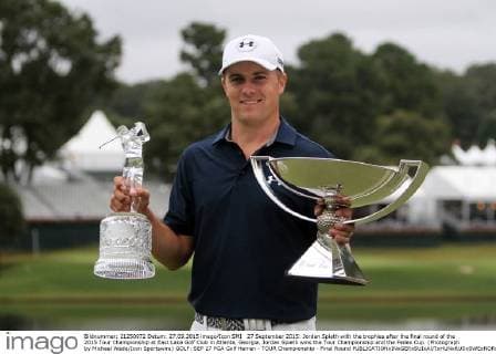 27 September 2015: Jordan Spieth with the trophies after the final round of the 2015 Tour Championship at East Lake Golf Club in Atlanta, Georgia. Jordan Spieth wins the Tour Championship and the Fedex Cup. (Photograph by Michael Wade Icon Sportswire) GOLF: SEP 27 PGA Golf Herren - TOUR Championship - Final Round Icon092715214 EDITORIAL USE ONLY