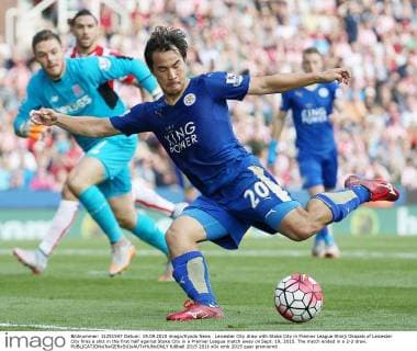 Leicester City draw with Stoke City in Premier League Shinji Okazaki of Leicester City fires a shot in the first half against Stoke City in a Premier League match away on Sept. 19, 2015. The match ended in a 2-2 draw. 
