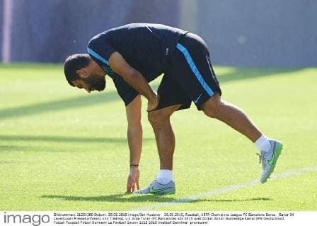28.09.2015, Fussball, UEFA Champions League FC Barcelona Barca - Bayer 04 Leverkusen Pressekonferenz und Training, v.l. Arda Turan (FC Barcelona)