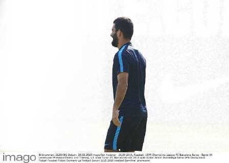 28.09.2015, Fussball, UEFA Champions League FC Barcelona Barca - Bayer 04 Leverkusen Pressekonferenz und Training, v.l. Arda Turan (FC Barcelona)