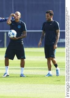28.09.2015, Fussball, UEFA Champions League FC Barcelona Barca - Bayer 04 Leverkusen Pressekonferenz und Training, v.l. Neymar da Silva Jr (FC Barcelona), Dani Alves (FC Barcelona)