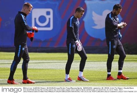 BARCELONA -september 28- SPAIN: Andre Ter Stegen, Claudio Bravo and Jordi Masip during the training before the Champions League match against Bayer Levberkusen, on september 28, 2015. Photo: Joian Valls Urbanandsport Cordon Press 