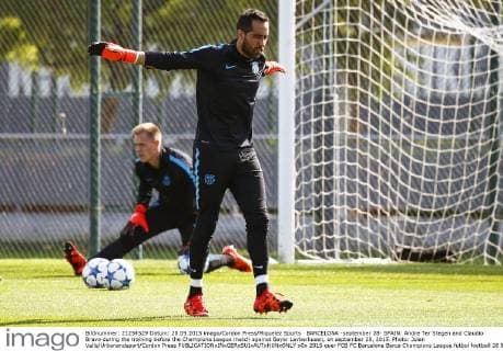 BARCELONA -september 28- SPAIN: Andre Ter Stegen and Claudio Bravo during the training before the Champions League match against Bayer Levberkusen, on september 28, 2015. Photo: Joian Valls Urbanandsport Cordon Press 