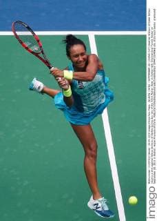 WUHAN, CHINA - SEPTEMBER 28: (CHINA OUT) Heather Watson of Great Britain returns a shot against Jelena Jankovic of Serbia during day two of the 2015 Wuhan Open at Optics Vally International Tennis Center on September 28, 2015 in Wuhan, Hubei Province of China.  CFP473574048 