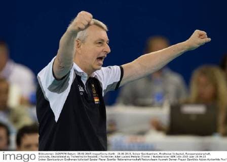 28.09.2015, Indoor Sportcentrum, Eindhoven Volleyball, Europameisterschaft, Vorrunde, Deutschland vs. Tschechische Republik Tschechien Jubel Luciano Pedulla (Trainer Bundestrainer GER)