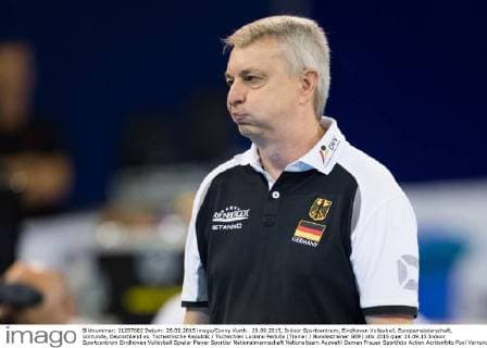 28.09.2015, Indoor Sportcentrum, Eindhoven Volleyball, Europameisterschaft, Vorrunde, Deutschland vs. Tschechische Republik Tschechien Luciano Pedulla (Trainer Bundestrainer GER)
