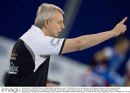 28.09.2015, Indoor Sportcentrum, Eindhoven Volleyball, Europameisterschaft, Vorrunde, Deutschland vs. Tschechische Republik Tschechien Luciano Pedulla (Trainer Bundestrainer GER)