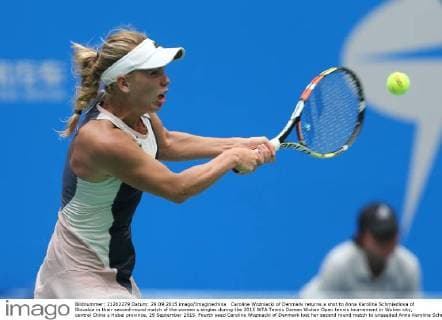 Caroline Wozniacki of Denmark returns a shot to Anna Karolina Schmiedlova of Slovakia in their second-round match of the women s singles during the 2015 WTA Tennis Damen Wuhan Open tennis tournament in Wuhan city, central China s Hubei province, 29 September 2015. Fourth seed Caroline Wozniacki of Denmark lost her second round match to unseeded Anna Karolina Schmiedlova of Slovakia 1-2 (6 1, 4 6, 6 7) in a marathon three hour match during the 2015 Wuhan Open on Tuesday (29 September 2015), further thinning out the ranks of the top seed players at the tournament. Fourth seed Wozniacki knocked out from Wuhan Open  20150929_34601