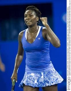 (150929) -- WUHAN, Sept. 29, 2015 -- Venus Williams of the United States reacts during the singles second round match against Julia Goerges of Germany at 2015 WTA Tennis Damen Wuhan Open Tennis Tournament in Wuhan, capital of central China s Hubei Province, on Sept. 29, 2015. Venus Williams won 2-0. ) (SP)CHINA-WUHAN-TENNIS-WTA-WUHAN OPEN XiaoxYijiu 