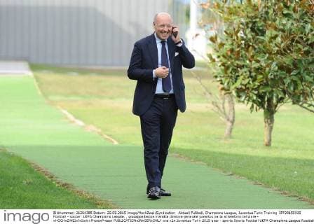 Aktuell Fußball, Champions League, Juventus Turin Training IPP20150929 Football - soccer: UEFA Champions League, , giuseppe beppe marotta diretore generale juventus parla al telefono cellulare - xHOCHxZWEIx xItalyxPhotoxPressx 