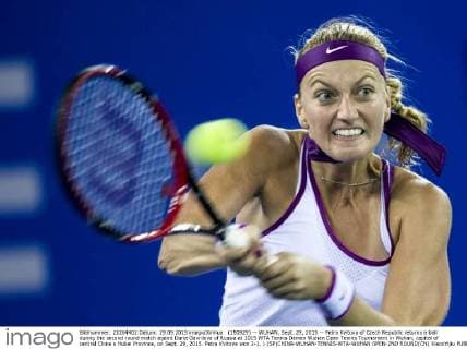 (150929) -- WUHAN, Sept. 29, 2015 -- Petra Kvitova of Czech Republic returns a ball during the second round match againt Daria Gavrilova of Russia at 2015 WTA Tennis Damen Wuhan Open Tennis Tournament in Wuhan, capital of central China s Hubei Province, on Sept. 29, 2015. Petra Kvitova won 2-1. ) (SP)CHINA-WUHAN-TENNIS-WTA-WUHAN OPEN-2ND ROUND(CN) XiaoxYijiu 