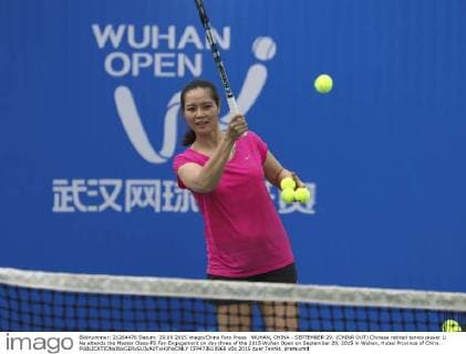 WUHAN, CHINA - SEPTEMBER 29: (CHINA OUT) Chinese retired tennis player Li Na attends the Master Class-FS Fan Engagement on day three of the 2015 Wuhan Open on September 29, 2015 in Wuhan, Hubei Province of China.  CFP473610868 
