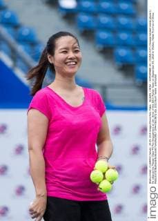 WUHAN, CHINA - SEPTEMBER 29: (CHINA OUT) Chinese retired tennis player Li Na attends the Master Class-FS Fan Engagement on day three of the 2015 Wuhan Open on September 29, 2015 in Wuhan, Hubei Province of China.  CFP473610872 