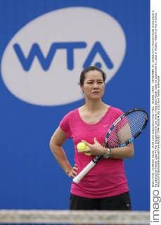 WUHAN, CHINA - SEPTEMBER 29: (CHINA OUT) Chinese retired tennis player Li Na attends the Master Class-FS Fan Engagement on day three of the 2015 Wuhan Open on September 29, 2015 in Wuhan, Hubei Province of China.  CFP473610874 