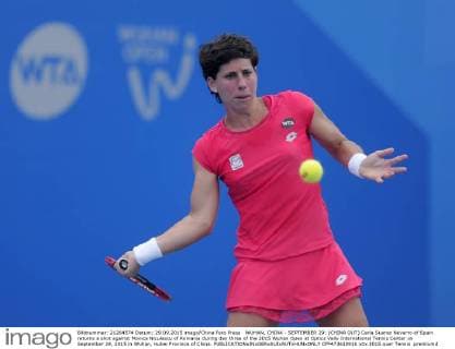 WUHAN, CHINA - SEPTEMBER 29: (CHINA OUT) Carla Suarez Navarro of Spain returns a shot against Monica Niculescu of Romania during day three of the 2015 Wuhan Open at Optics Vally International Tennis Center on September 29, 2015 in Wuhan, Hubei Province of China.  CFP473610916 