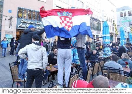 Aktuell Fußball, Champions League, Fans von Dinamo Zagreb in München BBB before the match having fun in the city 29.09.2015., Muenchen, Germany - The Dinamo fans on the eve of the second round of Group F of the Champions League match between FC Bayern - GNK Dinamo having fun in the city center.  GoranxStanzl PIXSELL