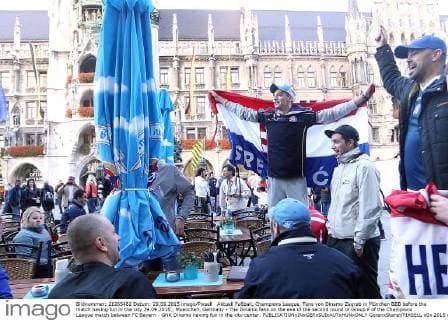 Aktuell Fußball, Champions League, Fans von Dinamo Zagreb in München BBB before the match having fun in the city 29.09.2015., Muenchen, Germany - The Dinamo fans on the eve of the second round of Group F of the Champions League match between FC Bayern - GNK Dinamo having fun in the city center.  GoranxStanzl PIXSELL