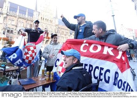 Aktuell Fußball, Champions League, Fans von Dinamo Zagreb in München BBB before the match having fun in the city 29.09.2015., Muenchen, Germany - The Dinamo fans on the eve of the second round of Group F of the Champions League match between FC Bayern - GNK Dinamo having fun in the city center.  GoranxStanzl PIXSELL