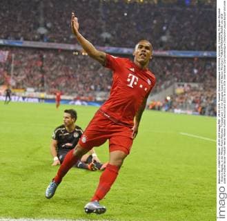 29.09.2015, Fussball Championsleague 2015 2016, Vorrunde, 2.Spieltag, FC Bayern München - Dinamo Zagreb, in der Allianz-Arena München. Torjubel zum 1:0 von Douglas Costa (FC Bayern München). 