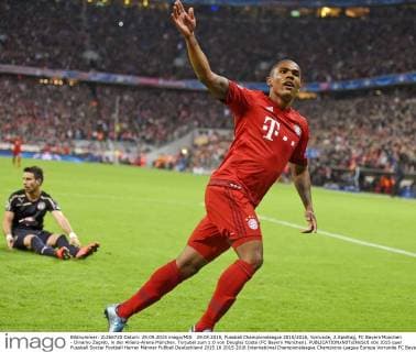 29.09.2015, Fussball Championsleague 2015 2016, Vorrunde, 2.Spieltag, FC Bayern München - Dinamo Zagreb, in der Allianz-Arena München. Torjubel zum 1:0 von Douglas Costa (FC Bayern München). 