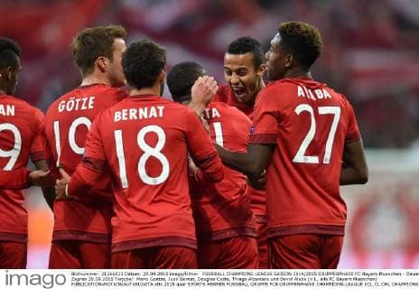 FUSSBALL CHAMPIONS LEAGUE SAISON 2014 2015 GRUPPENPHASE FC Bayern Muenchen - Dinamo Zagreb 29.09.2015 Torjubel: Mario Goetze, Juan Bernat, Douglas Costa, Thiago Alcantara und David Alaba (v.l., alle FC Bayern Muenchen) 