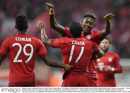 FUSSBALL CHAMPIONS LEAGUE SAISON 2014 2015 GRUPPENPHASE FC Bayern Muenchen - Dinamo Zagreb 29.09.2015 Torjubel: Kingsley Coman, Douglas Costa und David Alaba (v.l., alle FC Bayern Muenchen) 
