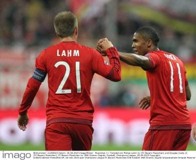 Muenchen l-r: Torjubel von Philipp Lahm 21 (FC Bayern Muenchen) und Douglas Costa 11 (FC Bayern Muenchen), FC Bayern Muenchen vs. GNK Dinamo Zagreb, Fussball, Champions League, 29.09.2015 Copyright: Kolbert xEibner-Pressefoto EP_ckt