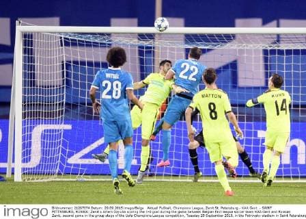Aktuell Fußball, Champions League, Zenit St. Petersburg - KAA Gent - SAINT PETERSBURG, RUSSIA: Zenit s Artem Dzyuba scoring the 1-0 goal during the game between Belgian first league soccer team KAA Gent and Russian Zenit, second game in the group stage of the Uefa Champions League competition, Tuesday 29 September 2015, in the Petrovsky stadium in Saint Petersburg, Russia. YORICKxJANSENS  x04710622x