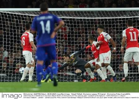 Aktuell Fußball, Champions League, FC Arsenal - Olympiakos Piräus ArsenalâÄ?s David Ospina is beaten by a shot from Felipe Pardo of Olympiacos for the opening goal - Arsenal vs Olympiacos - UEFA Champion s League - Emirates Stadium - London - 29 09 2015 Pic Philip Oldham SportImage EDITORIAL USE ONLY. No use with unauthorised audio, video, data, fixture lists, club league logos or live services. Online in-match use limited to 120 images, no video emulation. No use in betting, games or single club league player publications.