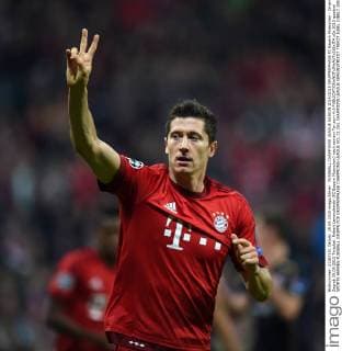 FUSSBALL CHAMPIONS LEAGUE SAISON 2014 2015 GRUPPENPHASE FC Bayern Muenchen - Dinamo Zagreb 29.09.2015 Torjubel: Robert Lewandowski (FC Bayern Muenchen) nach seinem Tor zum 4:0 