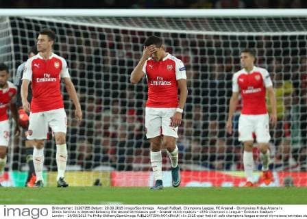 Aktuell Fußball, Champions League, FC Arsenal - Olympiakos Piräus Arsenal s Alexis Sanchez is dejected following the second Olympiacos goal - Arsenal vs Olympiacos - UEFA Champion s League - Emirates Stadium - London - 29 09 2015 Pic Philip Oldham SportImage EDITORIAL USE ONLY. No use with unauthorised audio, video, data, fixture lists, club league logos or live services. Online in-match use limited to 120 images, no video emulation. No use in betting, games or single club league player publications.