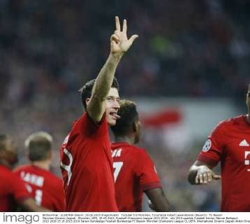 Torjubel 5:0 München, Torschütze Robert Lewandowski (Bayern) . FC Bayern München-Dinamo Zagreb . München, GER, 29.09.2015, Fussball-Champions League 2015-2016 .