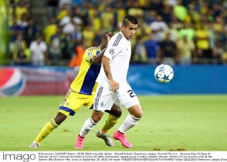 Aktuell Fußball, Champions League, Maccabi Tel Aviv - Dynamo Kiew Eli Dasa of Maccabi Tel Aviv (r)Derlis González(l) during the UEFA Chanmpions League group G match between Maccabi Tel-Aviv FC and Dynamo Kyiv at the Sammy Ofer Stadium Hifa- Israel on September 29, 2015 nir keidar 