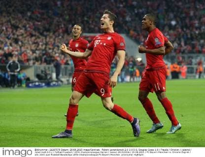 Robert Lewandowski 2:0 3:0 5:0, Douglas Costa 1:0 Freude Emotion jubelnd Jubel nach 5:0 Fußball Fussball UEFA Championsleague Herren Saison 2015 2016 29.09.2015 FC Bayern München vs. Dinamo Zagreb
