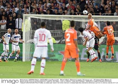 Aktuell Fußball, Champions League, Olympique Lyon - FC Valencia Milan Bisevac et Jeremy Morel (lyon) vs Aymen Abdennour (valence) FOOTBALL : Lyon vs Valence - Ligue des Champion - 29 09 2015 FredericChambert Panoramic 