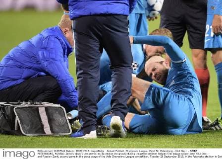 Aktuell Fußball, Champions League, Zenit St. Petersburg - KAA Gent - SAINT PETERSBURG, RUSSIA: Zenit s Nicolas Lombaerts lies injured on the ground during the game between Belgian first league soccer team KAA Gent and Russian Zenit, second game in the group stage of the Uefa Champions League competition, Tuesday 29 September 2015, in the Petrovsky stadium in Saint Petersburg, Russia. YORICKxJANSENS  x04710681x