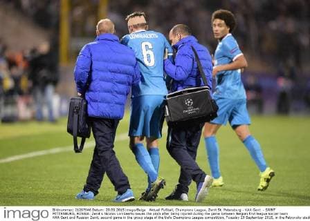 Aktuell Fußball, Champions League, Zenit St. Petersburg - KAA Gent - SAINT PETERSBURG, RUSSIA: Zenit s Nicolas Lombaerts leaves the pitch after being injured during the game between Belgian first league soccer team KAA Gent and Russian Zenit, second game in the group stage of the Uefa Champions League competition, Tuesday 29 September 2015, in the Petrovsky stadium in Saint Petersburg, Russia. YORICKxJANSENS  x04710683x