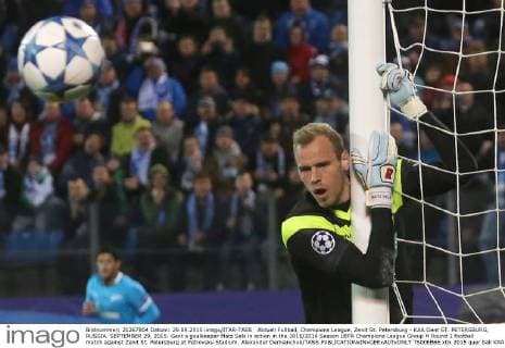 Aktuell FuÃŸball, Champions League, Zenit St. Petersburg - KAA Gent ST. PETERSBURG, RUSSIA. SEPTEMBER 29, 2015. Gent s goalkeeper Matz Sels in action in the 2015 2016 Season UEFA Champions League Group H Round 2 football match against Zenit St. Petersburg at Petrovsky Stadium. Alexander Demianchuk TASS  TS00EB6E
