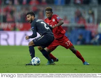 FUSSBALL CHAMPIONS LEAGUE SAISON 2014 2015 GRUPPENPHASE FC Bayern Muenchen - Dinamo Zagreb 29.09.2015 El Arabi Hilal Soudani (li, Dinamo Zagreb) gegen David Alaba (re, FC Bayern Muenchen) 