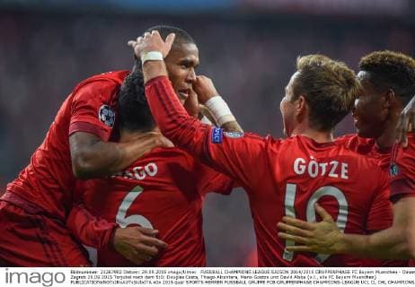 FUSSBALL CHAMPIONS LEAGUE SAISON 2014 2015 GRUPPENPHASE FC Bayern Muenchen - Dinamo Zagreb 29.09.2015 Torjubel nach dem 5:0: Douglas Costa, Thiago Alcantara, Mario Goetze und David Alaba (v.l., alle FC Bayern Muenchen) 