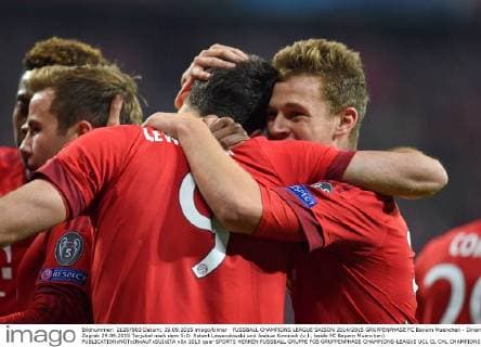 FUSSBALL CHAMPIONS LEAGUE SAISON 2014 2015 GRUPPENPHASE FC Bayern Muenchen - Dinamo Zagreb 29.09.2015 Torjubel nach dem 5:0: Robert Lewandowski und Joshua Kimmich (v.l., beide FC Bayern Muenchen) 