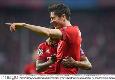 FUSSBALL CHAMPIONS LEAGUE SAISON 2014 2015 GRUPPENPHASE FC Bayern Muenchen - Dinamo Zagreb 29.09.2015 Torjubel nach dem 5:0: Robert Lewandowski (FC Bayern Muenchen) 