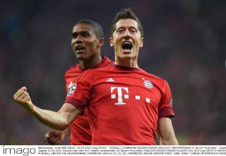 FUSSBALL CHAMPIONS LEAGUE SAISON 2014 2015 GRUPPENPHASE FC Bayern Muenchen - Dinamo Zagreb 29.09.2015 Torjubel nach dem 5:0: Robert Lewandowski (FC Bayern Muenchen) 