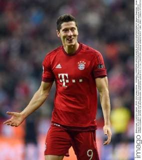 FUSSBALL CHAMPIONS LEAGUE SAISON 2014 2015 GRUPPENPHASE FC Bayern Muenchen - Dinamo Zagreb 29.09.2015 Torjubel nach dem 5:0: Robert Lewandowski (FC Bayern Muenchen) 