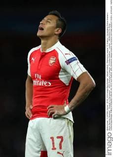 Aktuell Fußball, Champions League, FC Arsenal - Olympiakos Piräus Arsenal s Alexis Sanchez dejected - Arsenal vs Olympiacos - UEFA Champion s League - Emirates Stadium - London - 29 09 2015 Pic Philip Oldham SportImage EDITORIAL USE ONLY. No use with unauthorised audio, video, data, fixture lists, club league logos or live services. Online in-match use limited to 120 images, no video emulation. No use in betting, games or single club league player publications.